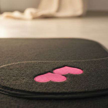 Set De Alfombras Para Auto Diseño Con Corazones Rosa X4 Negro